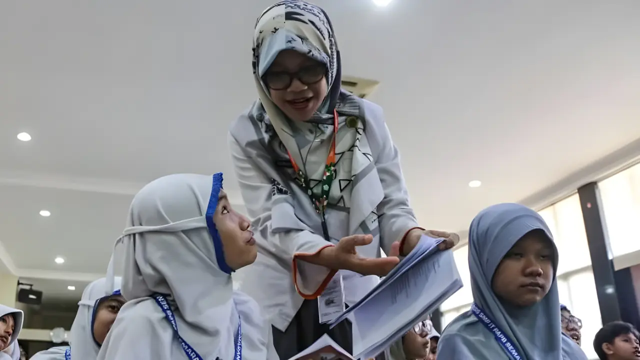 Permendikdasmen 13/2025: Beban Mengajar Guru Dipangkas Jadi 16 Jam, TPG Tetap Cair di Satu Sekolah