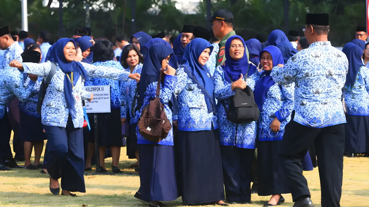 Disparitas Kesejahteraan Guru Lulusan PPG: PNS vs Honorer PPPK