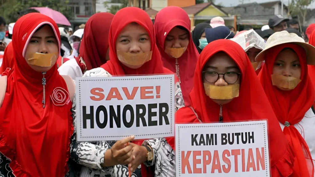 DPR Desak Pemerintah Jamin Kepastian Status Guru Honorer Jelang Batas Akhir Penghapusan 2025 1 DPR Desak Pemerintah Jamin Kepastian Status Guru Honorer Jelang Batas Akhir Penghapusan 2025