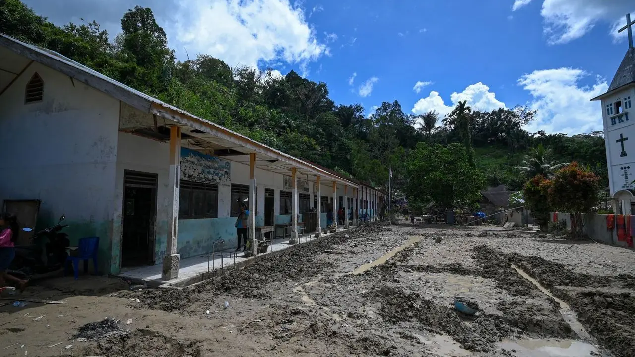 Rekonstruksi Sekolah Rusak Sumatera 2026 Tarik Ulur Data dan Nasib Siswa di Tenda Darurat
