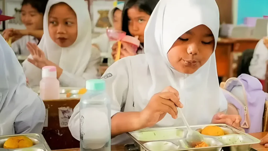 BGN Tegaskan Fleksibilitas Program Makan Bergizi Gratis: Prioritas Santri & Anak Jalanan