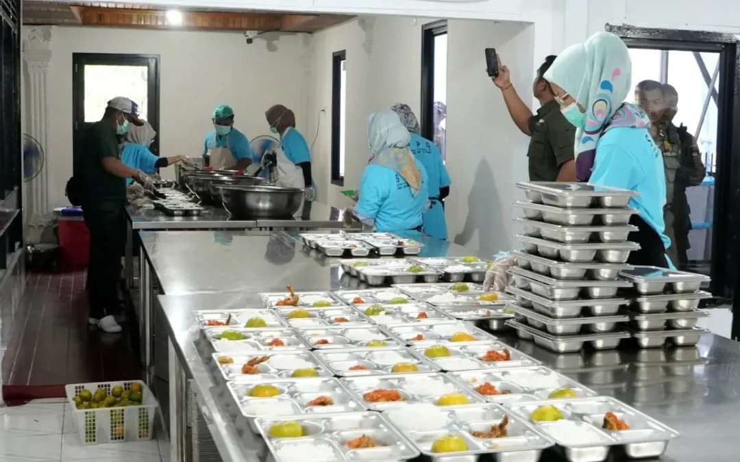 Program Makan Bergizi Gratis: Kendala Dapur Bekasi & Inovasi Paket Tahan 12 Jam Jelang Ramadhan