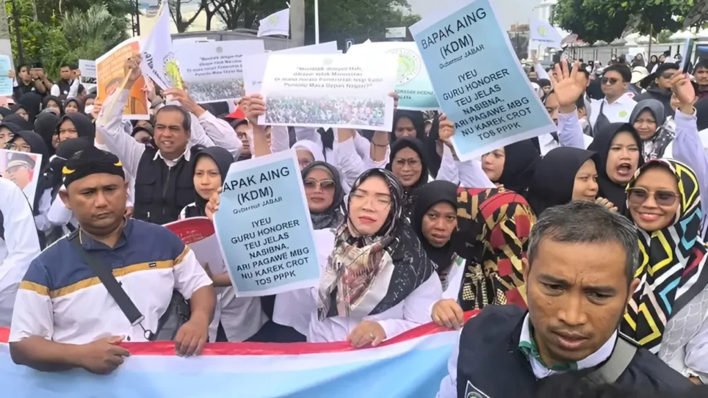 Protes Guru Honorer Tasikmalaya: Tuntut Keadilan Status Di Atas Pegawai SPPG Baru