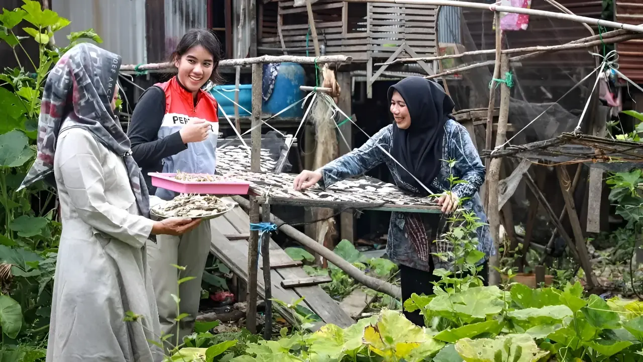 Pemberdayaan Perempuan Melalui Pendidikan: Pilar Utama Peningkatan Literasi Nasional