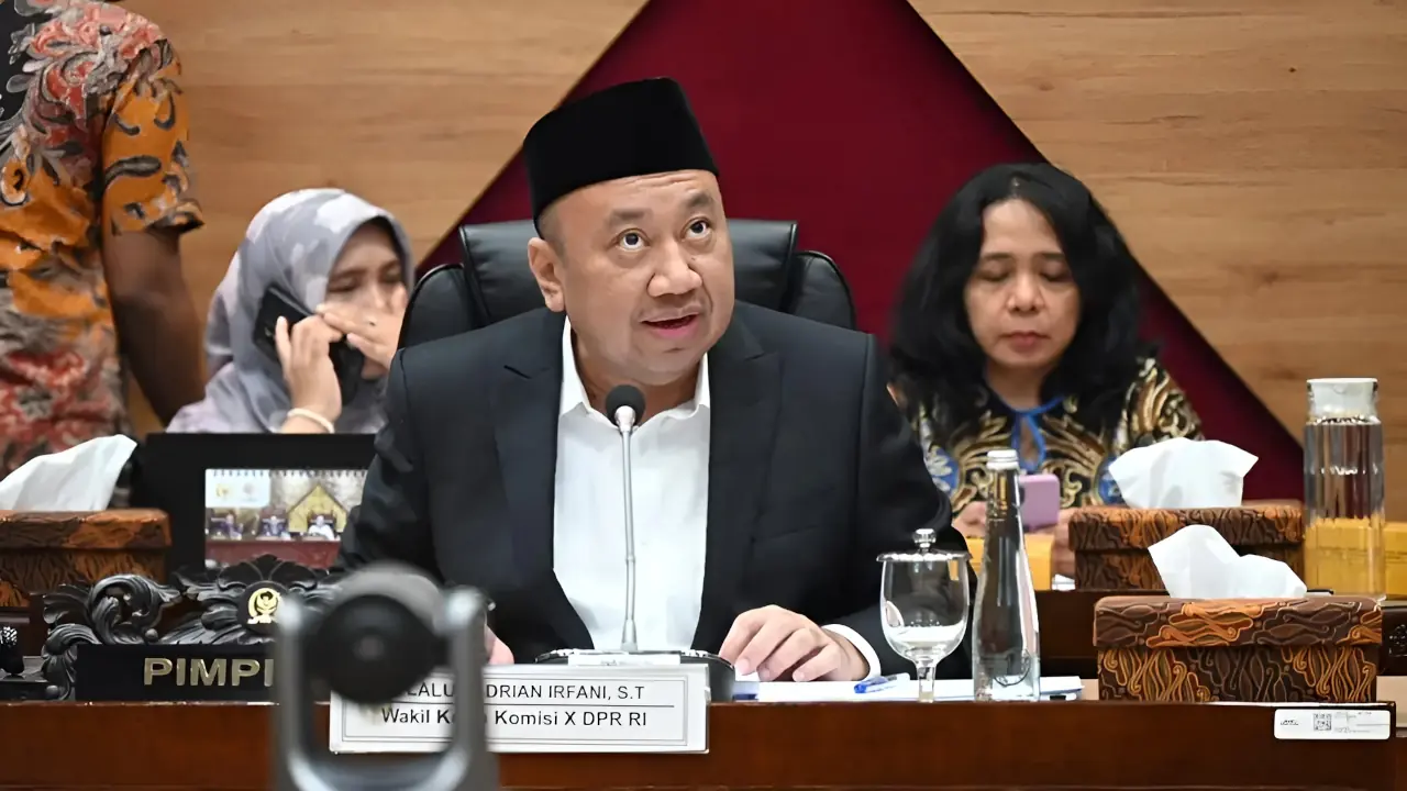 Bedah Usulan DPR Standardisasi Upah Guru Honorer Rp5 Juta