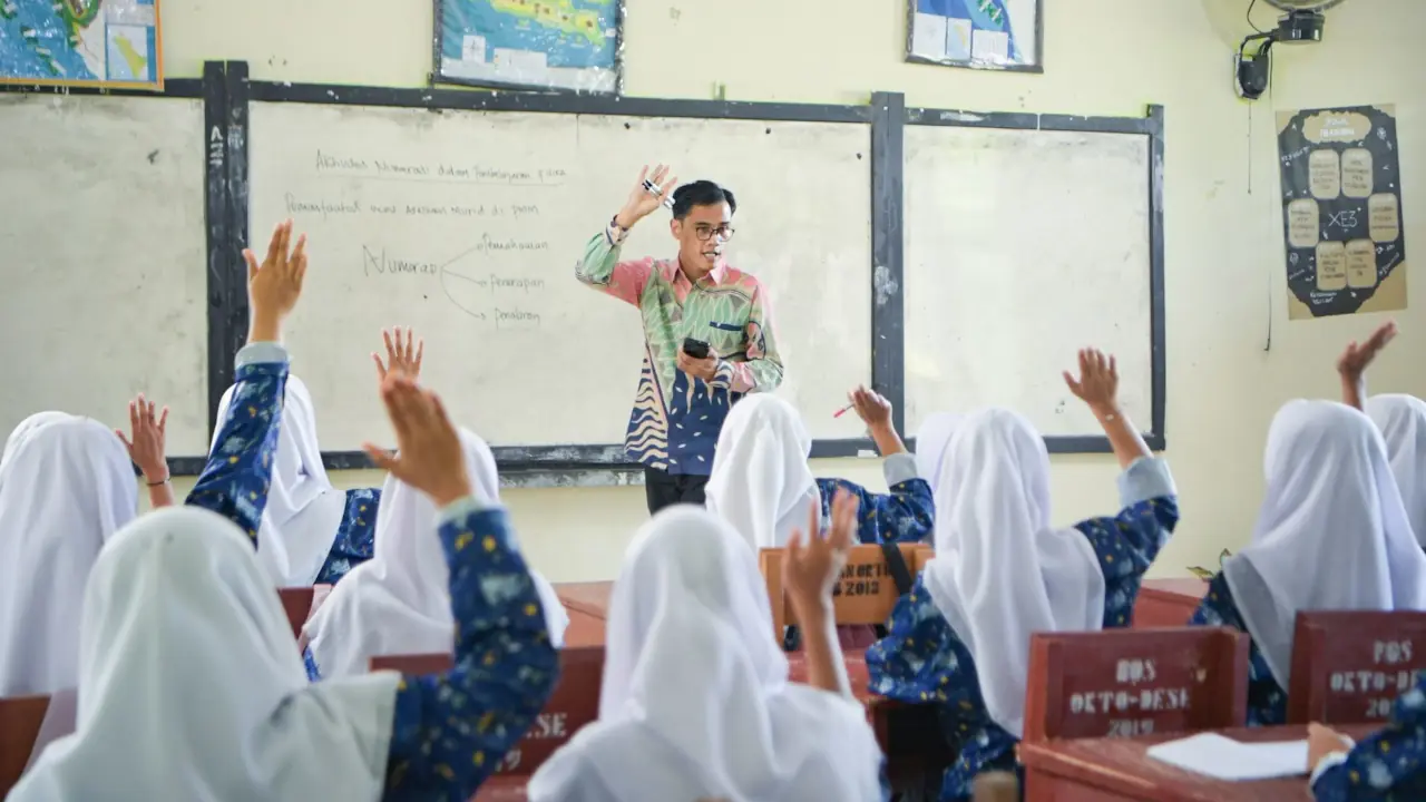 Hari Belajar Guru 2026: Aturan Wajib & Dana BOS Kemendikbud