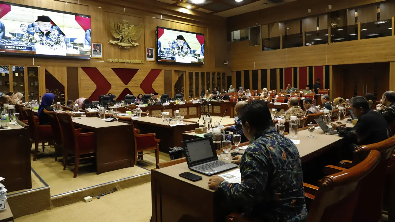 2026071801_rapat_perpurnas_bersama_komisi_x_dpr_ri_w1280_h720 Rapat perpusnas bersama Komisi X DPR RI tentang anggaran penyediaan buku tahun 2026 yang tidak ada dana
