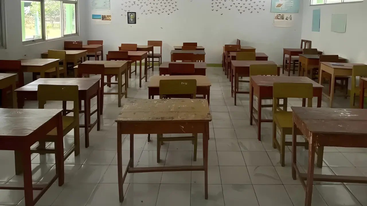 Bangku kosong SD Negeri tiap tahun ajaran baru