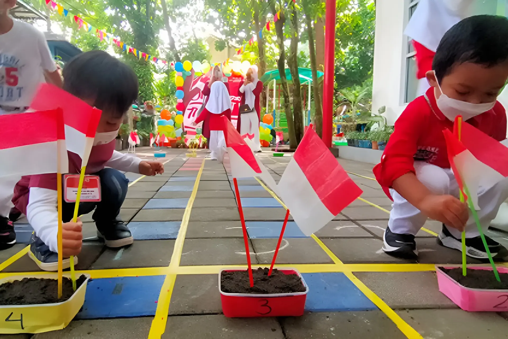 Pendidikan dalam 81 tahun Indonesia merdeka - Anak PAUD mengikuti loba agustusan di sekolah