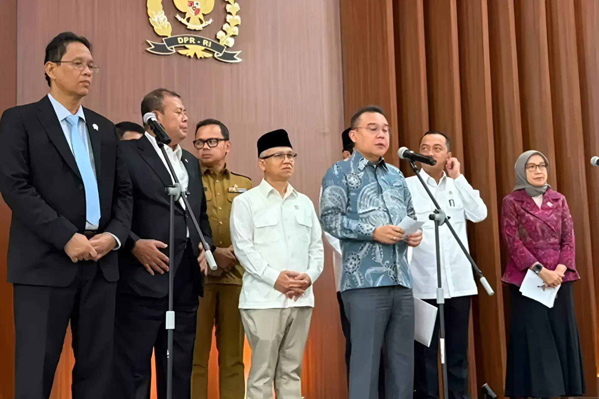 Rapat finalisasi DPR bersama 6 Kementrian terkait formasi guru nasional pada rekrutmen guru cpns